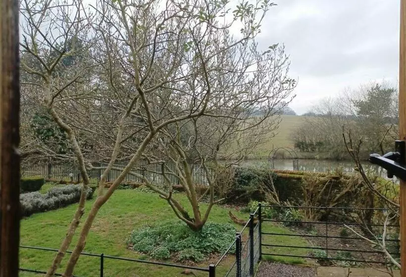 Pensió Stowe Fields