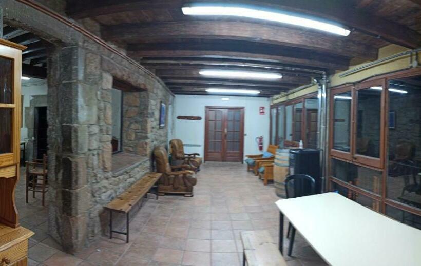 Общежитие Cases Altes De Posada