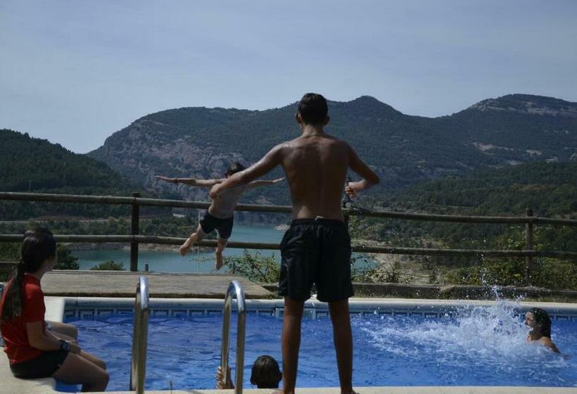 Общежитие Cases Altes De Posada