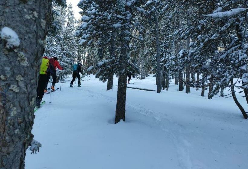 Общежитие Cases Altes De Posada