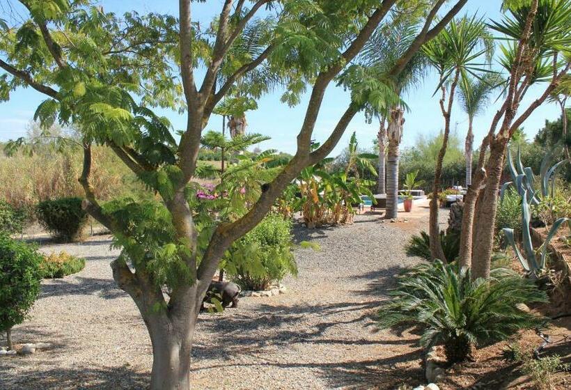 مبيت وإفطار Los Chozones