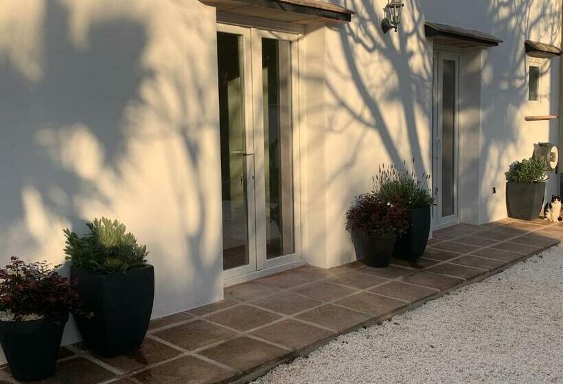 مبيت وإفطار Los Chozones