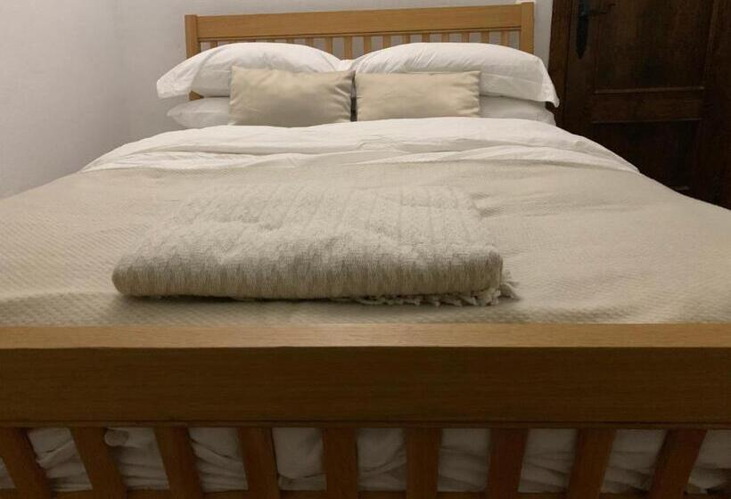 مبيت وإفطار Los Chozones