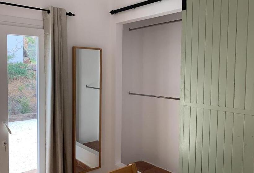 مبيت وإفطار Los Chozones