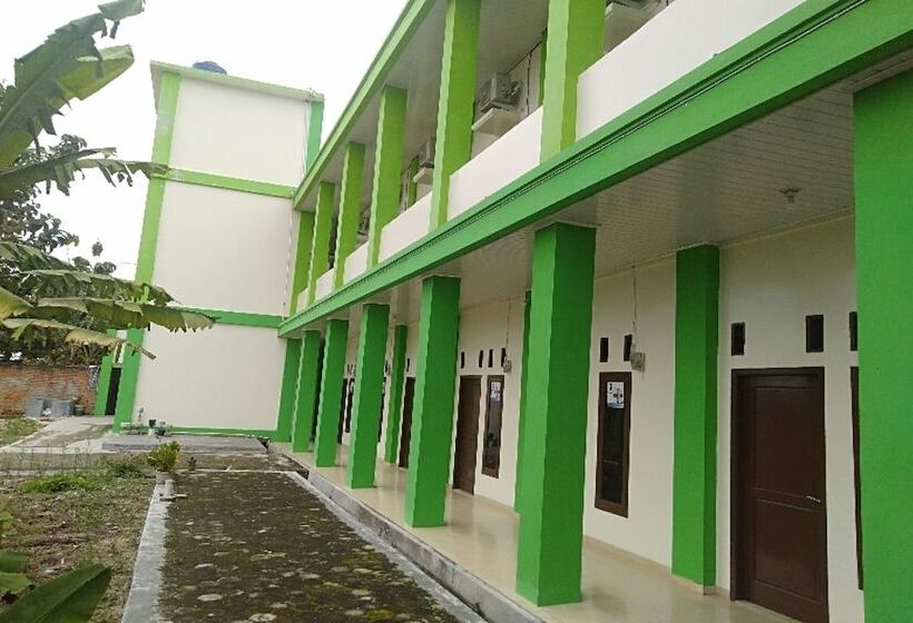 בית מלון כפרי Oyo 90930 Wisma Hana Hani