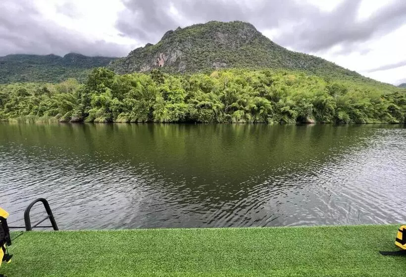 ホテル Phu Naphat Resort