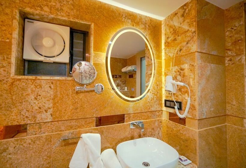 Rg Exclusive Hotel  Akola