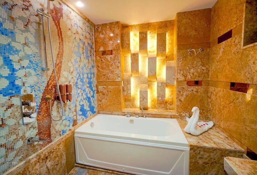 Rg Exclusive Hotel  Akola