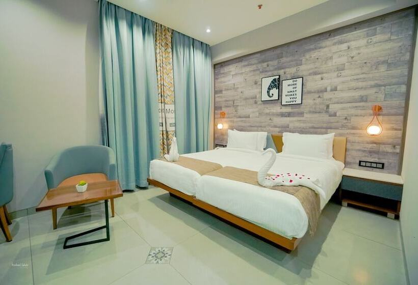 Rg Exclusive Hotel  Akola