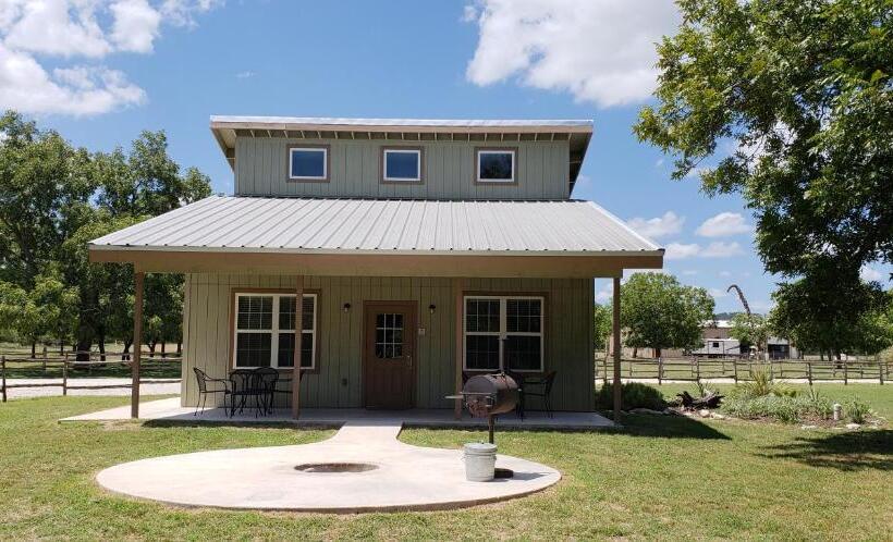 Отель Seven Bluff Cabins