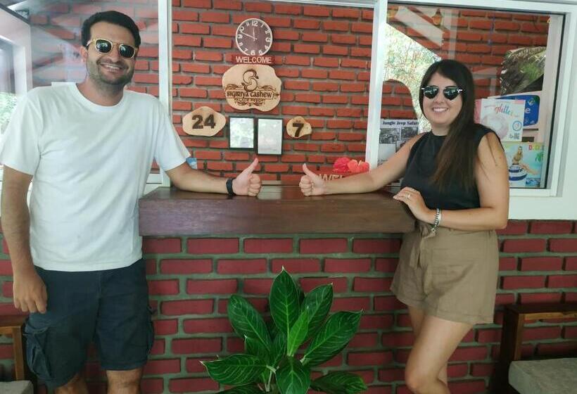 فندق Sigiriya Cashew Palace Resort