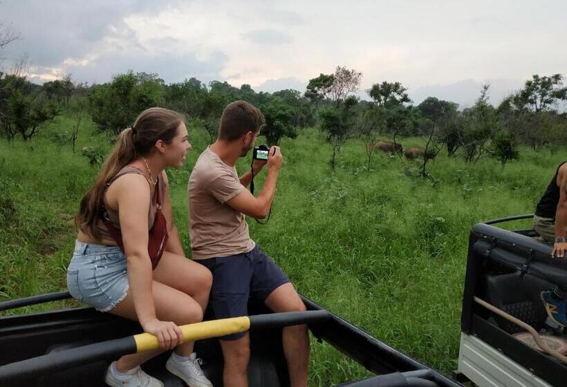 فندق Sigiriya Cashew Palace Resort