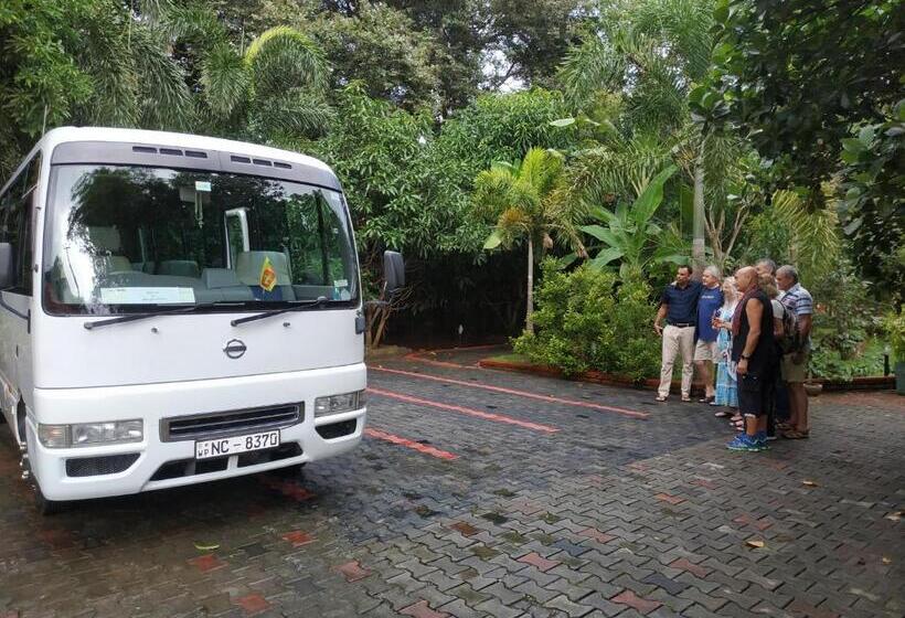 فندق Sigiriya Cashew Palace Resort