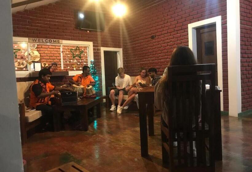 فندق Sigiriya Cashew Palace Resort