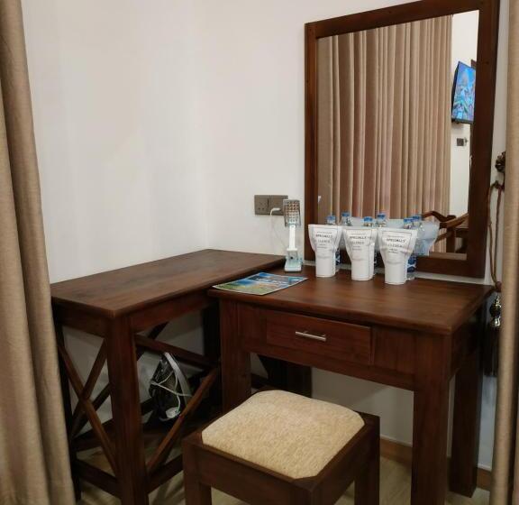 فندق Sigiriya Cashew Palace Resort