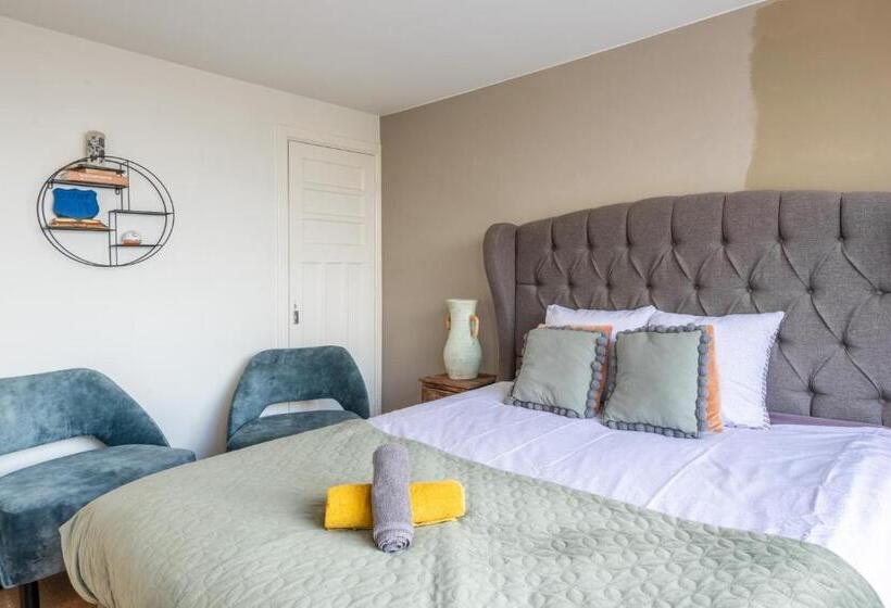 פנסיון Big Room