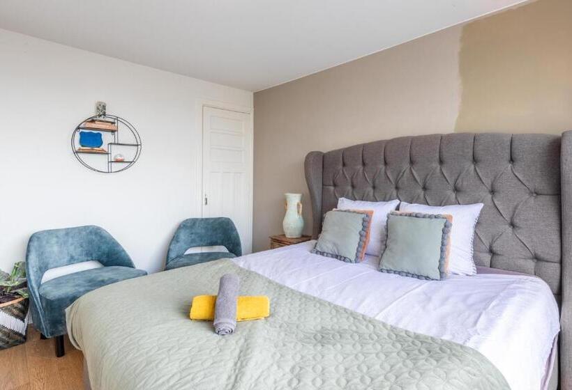 פנסיון Big Room