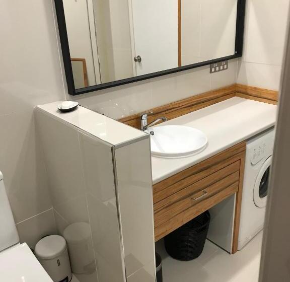 膳宿费 Wedgetaildown