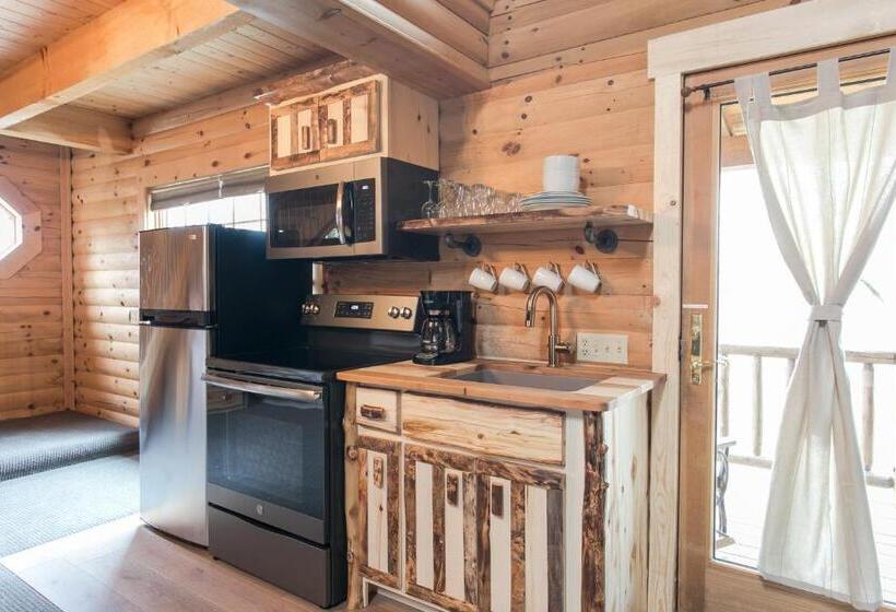 فندق Coblentz Country Lodge By Amish Country Lodging