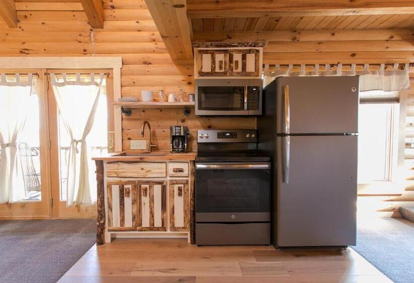 فندق Coblentz Country Lodge By Amish Country Lodging