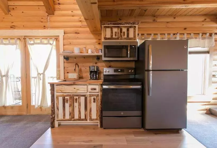 Hotelli Coblentz Country Lodge By Amish Country Lodging