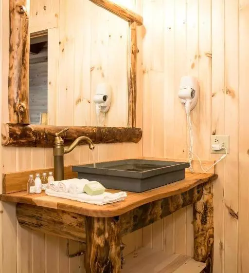 Hotelli Coblentz Country Lodge By Amish Country Lodging