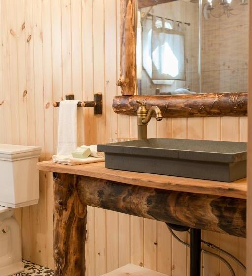 فندق Coblentz Country Lodge By Amish Country Lodging