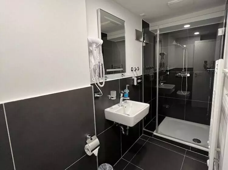 ホテル Innception