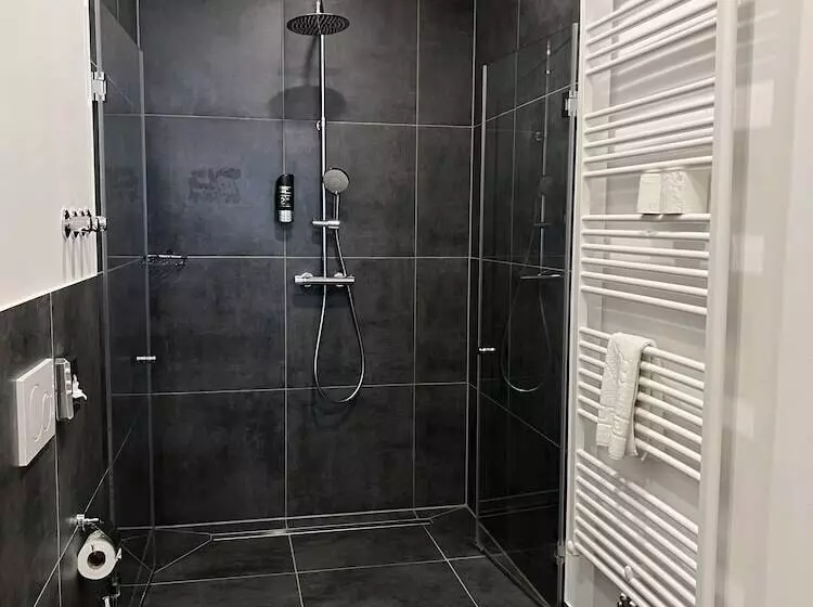 ホテル Innception