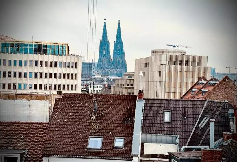 ホテル Innception