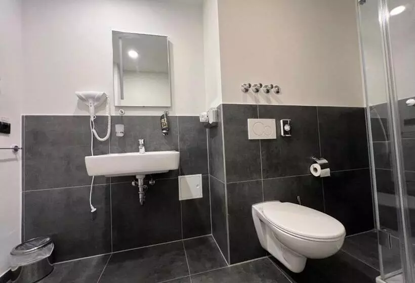 ホテル Innception