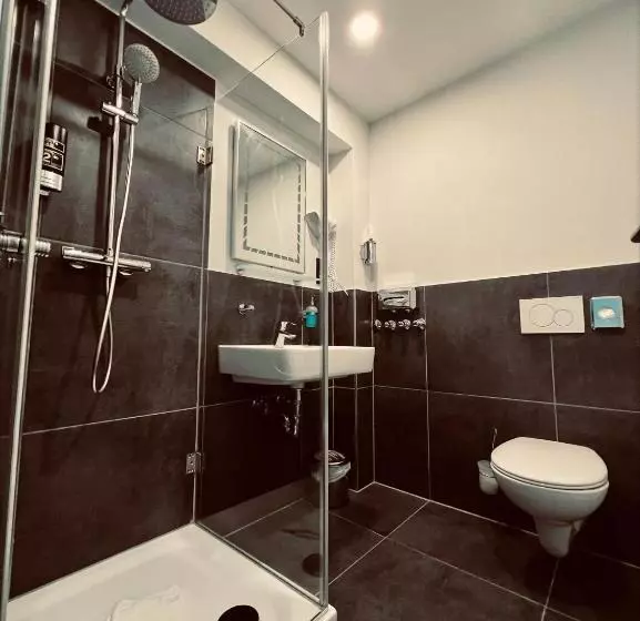 ホテル Innception