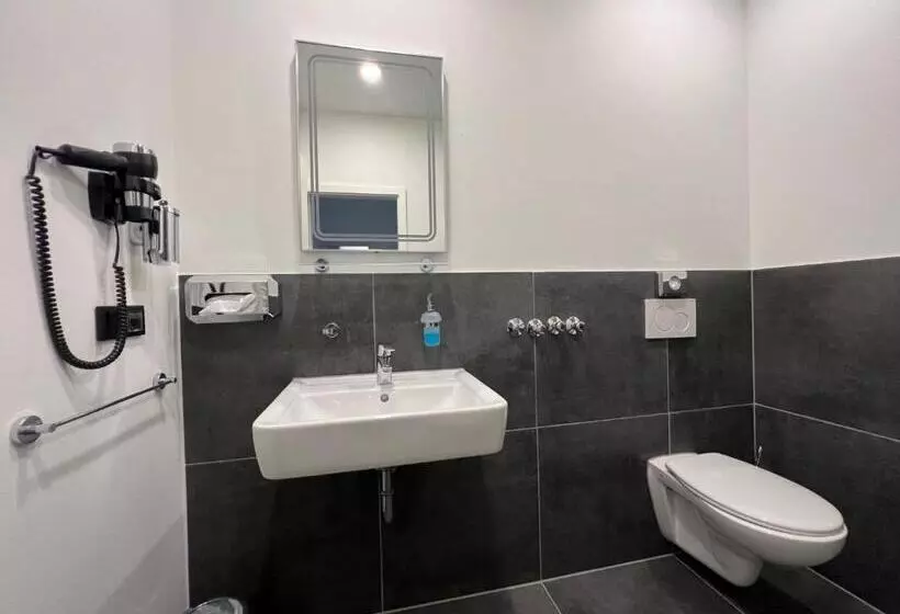 ホテル Innception