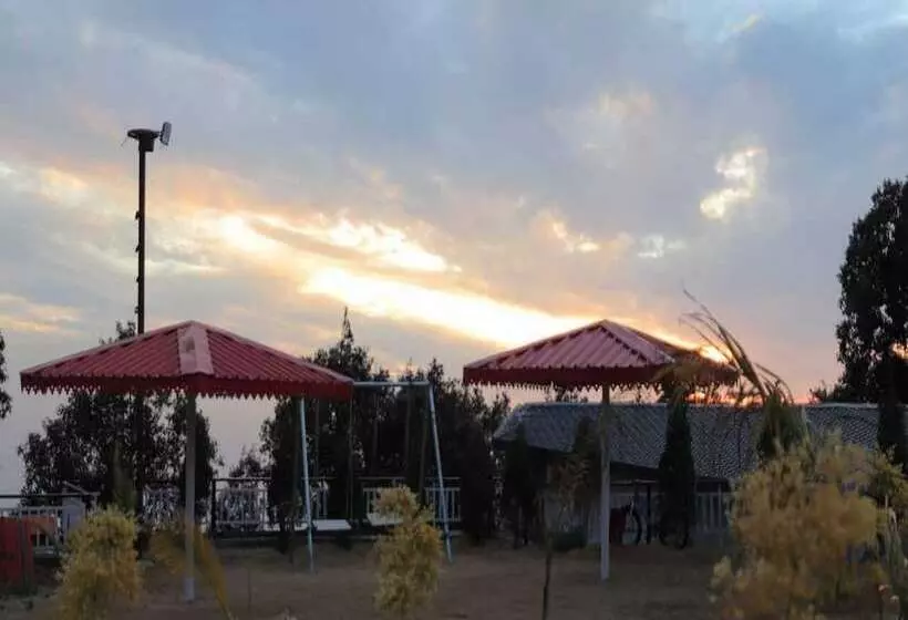 Hotelli Katyuri Nature View Resort, Lansdowne