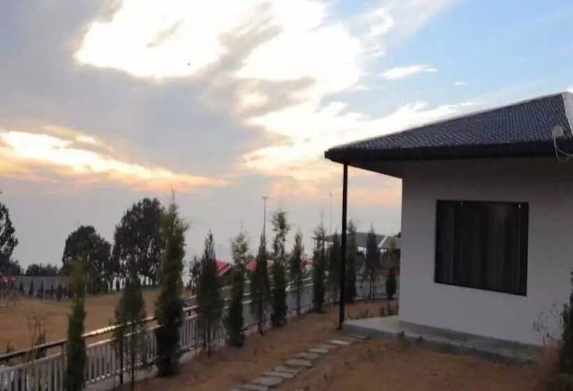 Hotelli Katyuri Nature View Resort, Lansdowne