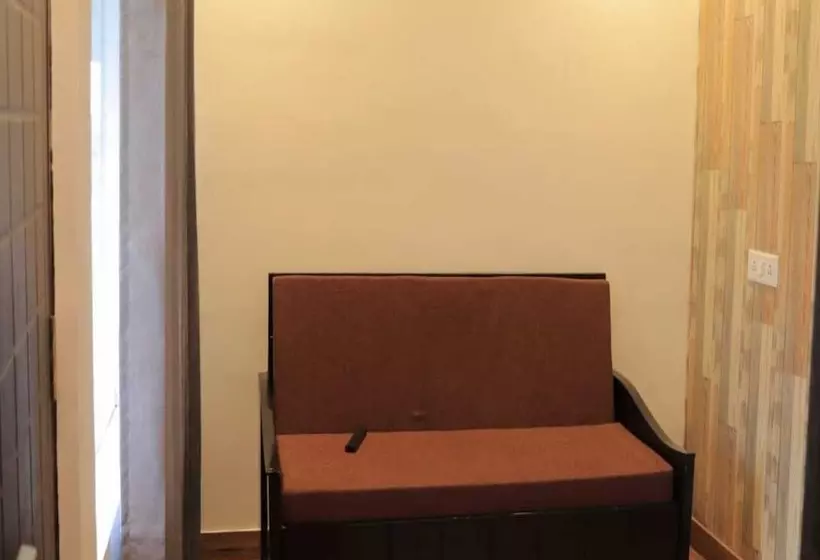 Hotelli Katyuri Nature View Resort, Lansdowne