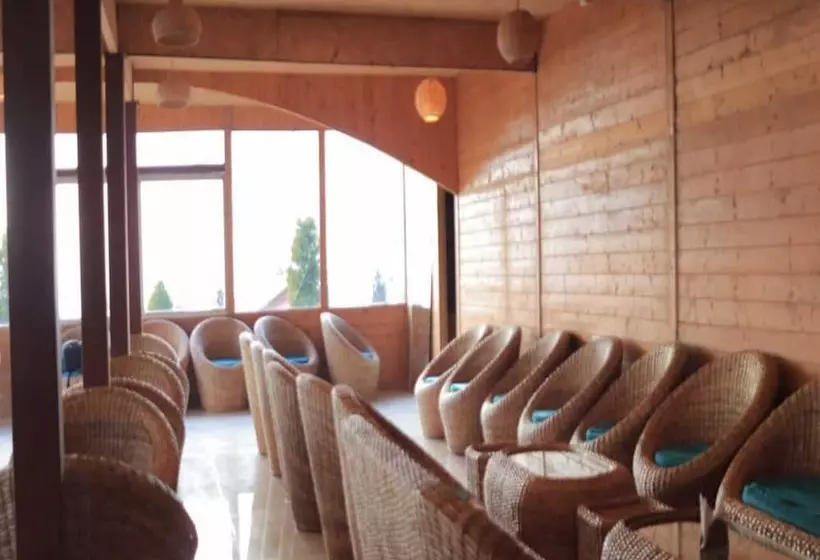 Hotelli Katyuri Nature View Resort, Lansdowne