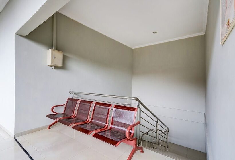 فندق Oyo 90927 Homestay Tentrem 2