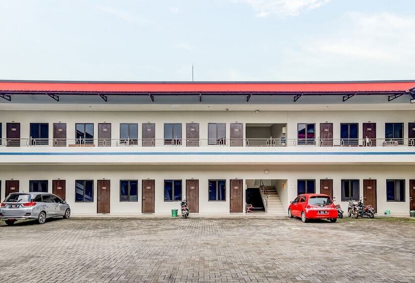 فندق Oyo 90927 Homestay Tentrem 2