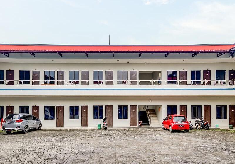 فندق Oyo 90927 Homestay Tentrem 2