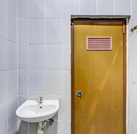 فندق Oyo 90927 Homestay Tentrem 2