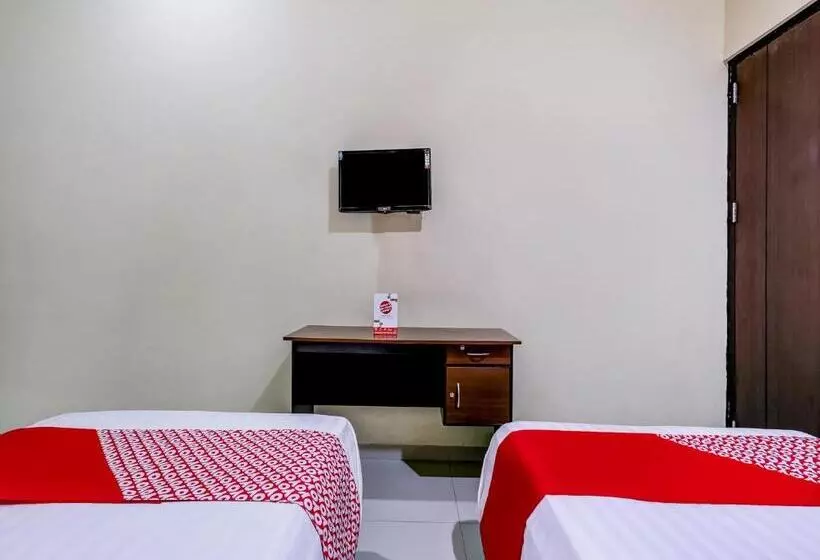 Hotelli Oyo 90927 Homestay Tentrem 2