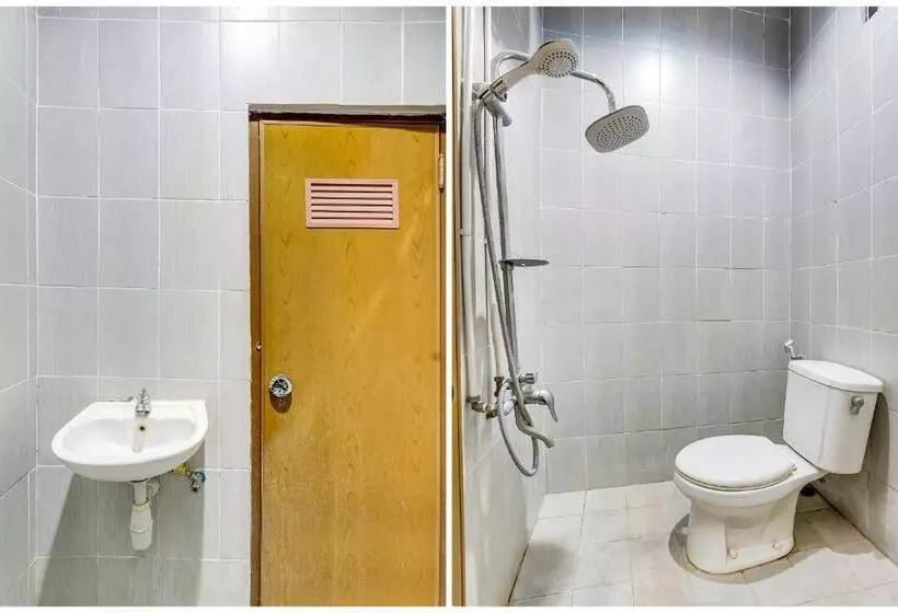 Hotelli Oyo 90927 Homestay Tentrem 2