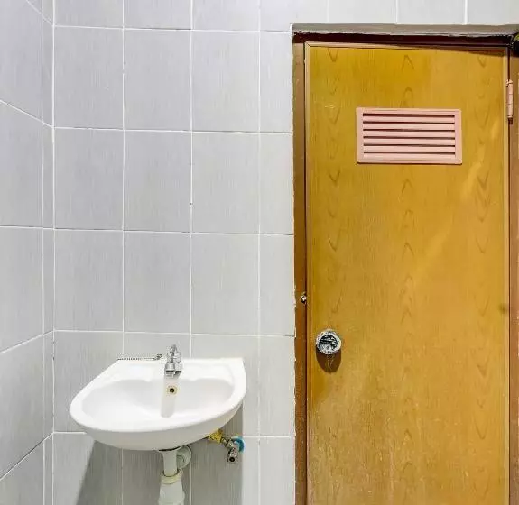 Hotelli Oyo 90927 Homestay Tentrem 2