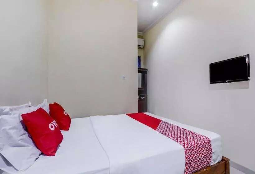 Hotelli Oyo 90927 Homestay Tentrem 2
