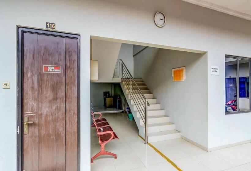 فندق Oyo 90927 Homestay Tentrem 2