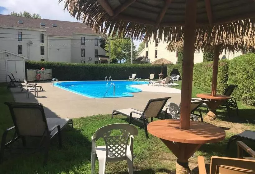 Magog Waterfront Condo