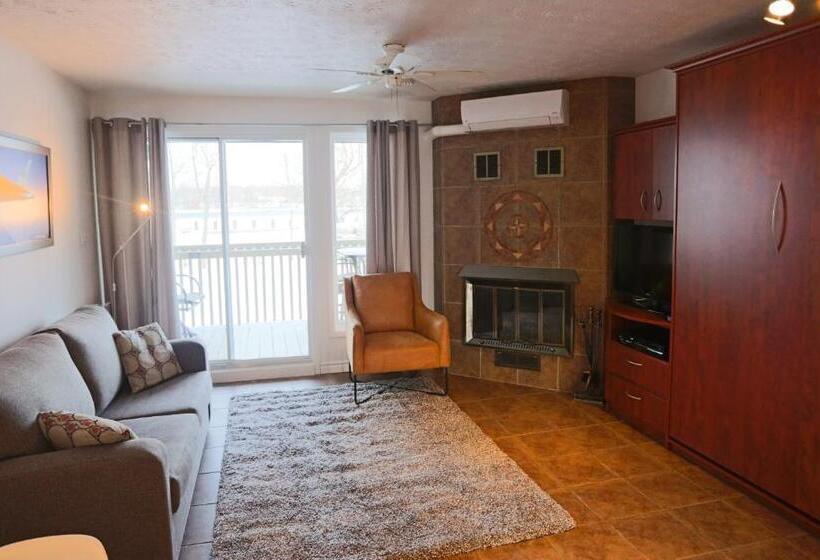 Magog Waterfront Condo
