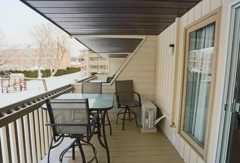 Magog Waterfront Condo