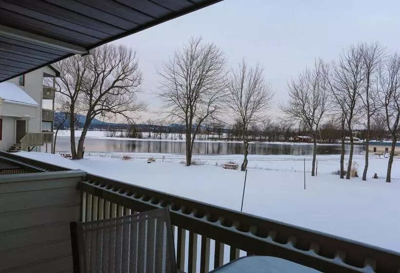 Magog Waterfront Condo